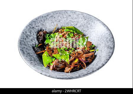 Wok. Soba mescolare gli spaghetti fritti con manzo e verdure isolate su sfondo bianco. Vista dall'alto Foto Stock
