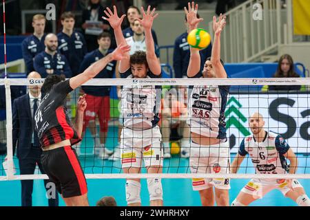 Kamil Rychlicki di ITAS Trentino Volley e Marko Podrascanin di ITAS Trentino Volley in azione durante il match tra ITAS Trentino Volley e asse Foto Stock