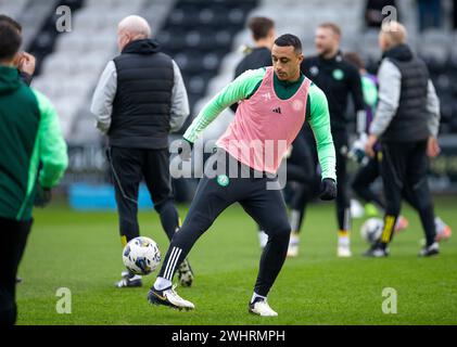 Paisley, Regno Unito. 11 febbraio 2024; St Mirren Park, Paisley, Renfrewshire, Scozia, Scottish Cup Football, St Mirren contro Celtic; Adam Idah di Celtic Warms Up Credit: Action Plus Sports Images/Alamy Live News Foto Stock