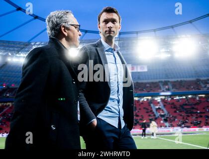 Leverkusen, BayArena, 10.02.2024: Simon Rolfes (Leverkusen) schaut nach oben beim Spiel der 1.Bundesliga Bayer 04 Leverkusen vs. FC Bayern München. Foto Stock