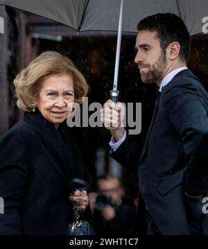 Torino, Italia. 10 febbraio 2024. La regina Sofia di Spagna arriva al Duomo di Torino, il 10 febbraio 2024, per assistere alla cerimonia funebre di S a R Principe Vittorio Emanuele di Savoia (12-2-1937 – 3-2-2024), ultimo Principe ereditario d'Italia crediti: Albert Nieboer/Netherlands OUT/Point de Vue OUT/dpa/Alamy Live News Foto Stock