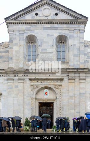 Torino, Italia. 10 febbraio 2024. Gli ospiti arrivano al Duomo di Torino, il 10 febbraio 2024, per assistere alla cerimonia funebre di S a R Principe Vittorio Emanuele di Savoia (12-2-1937 – 3-2-2024), l'ultimo Principe ereditario d'Italia Credit: Albert Nieboer/Netherlands OUT/Point de Vue OUT/dpa/Alamy Live News Foto Stock