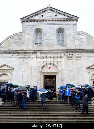 Torino, Italia. 10 febbraio 2024. Gli ospiti arrivano al Duomo di Torino, il 10 febbraio 2024, per assistere alla cerimonia funebre di S a R Principe Vittorio Emanuele di Savoia (12-2-1937 – 3-2-2024), l'ultimo Principe ereditario d'Italia Credit: Albert Nieboer/Netherlands OUT/Point de Vue OUT/dpa/Alamy Live News Foto Stock