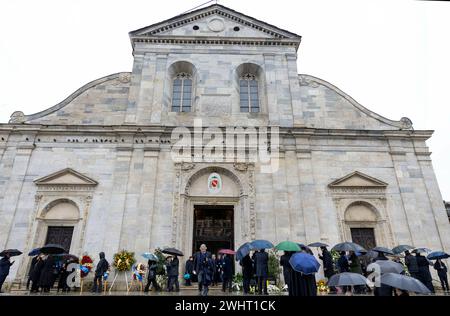 Torino, Italia. 10 febbraio 2024. Gli ospiti arrivano al Duomo di Torino, il 10 febbraio 2024, per assistere alla cerimonia funebre di S a R Principe Vittorio Emanuele di Savoia (12-2-1937 – 3-2-2024), l'ultimo Principe ereditario d'Italia Credit: Albert Nieboer/Netherlands OUT/Point de Vue OUT/dpa/Alamy Live News Foto Stock