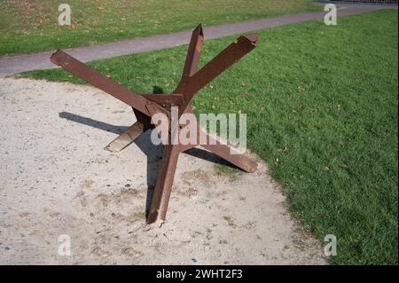 Ostacoli anticarro a Utah Beach, una delle cinque aree dell'invasione alleata della Francia occupata dai tedeschi negli sbarchi in Normandia del 1944 Foto Stock