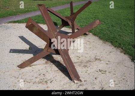 Ostacoli anticarro a Utah Beach, una delle cinque aree dell'invasione alleata della Francia occupata dai tedeschi negli sbarchi in Normandia del 1944 Foto Stock