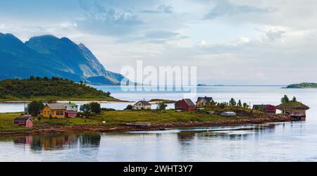 Senja estate vista fiordo, Norvegia Foto Stock