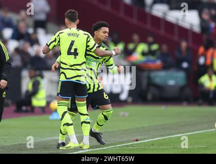 Londra, Regno Unito. 11 febbraio 2024. Il sedicenne Ethan Nwaneri dell'Arsenal ha preso il posto di Ben White dell'Arsenal durante la partita di Premier League al London Stadium di Londra. Il credito per immagini dovrebbe essere: David Klein/Sportimage Credit: Sportimage Ltd/Alamy Live News Foto Stock