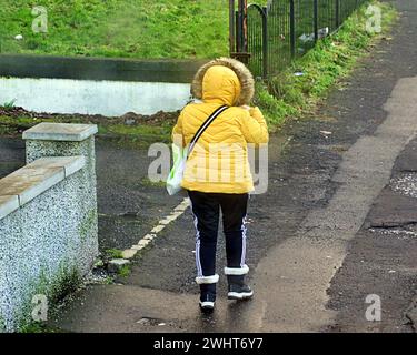 Glasgow, Scozia, Regno Unito. 11 febbraio 2024. Meteo nel Regno Unito: Le partenze a freddo hanno visto la gente del posto per le strade nel centro della città. Credit Gerard Ferry/Alamy Live News Foto Stock