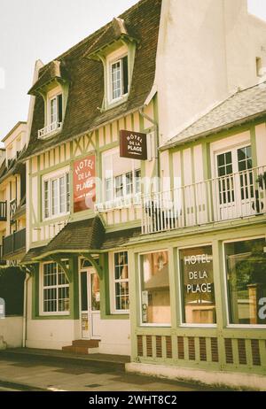 Una vista panoramica della tipica casa della Normandia a Houlgate, in Francia Foto Stock