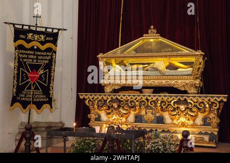 Antigua, Guatemala. Senor Sepoltado, Effige del Cristo crocifisso, Cattedrale di San Jose, Semana Santa. Foto Stock