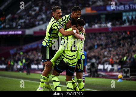 Gabriel dell'Arsenal celebra il suo gol durante la partita di Premier League tra West Ham United e Arsenal al al London Stadium di Stratford domenica 11 febbraio 2024. (Foto: Tom West | mi News) crediti: MI News & Sport /Alamy Live News Foto Stock