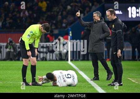 Julien Mattia / le Pictorium - PSG / LOSC - 21° giorno della Ligue 1 Uber Eat. - 11/02/2024 - Francia / Ile-de-France (regione) / Parigi - Luis Enrique durante la partita tra Paris Saint Germain (PSG) e LOSC (Lille), al Parc des Princes, 10 febbraio 2024. Foto Stock