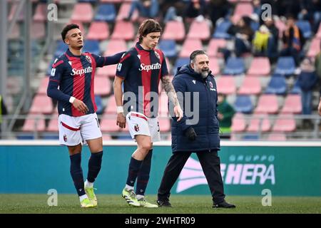 Bologna, Italia. 11 febbraio 2024. Foto massimo Paolone/LaPresse 11 febbraio 2024 - Bologna, Italia - sport, calcio - Bologna vs Lecce - Campionato italiano di calcio serie A TIM 2023/2024 - Stadio Renato DallÕAra. Nella foto: Riccardo Calafiori (Bologna FC) infortunio 11 febbraio 2024 Bologna, Italia - sport, calcio - Bologna vs Lecce - Campionato Italiano di serie A 2023/2024 - Stadio Renato DallÕAra. Nella foto: Riccardo Calafiori (Bologna FC) infortunato credito: LaPresse/Alamy Live News Foto Stock