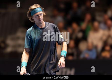 Oslo, Norvegia 11 febbraio 2024 Andrey Rublev della Russia sembra sconcertato durante la finale del torneo Ultimate Tennis Showdown alla Telenor Arena di Oslo, Norvegia crediti: Nigel Waldron/Alamy Live News Foto Stock