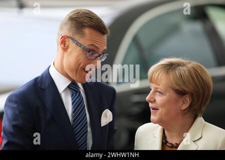 Berlin, Deutschland, 29.09.2014: Der Finnische Ministerpräsident wird im Bundeskanzleramt von der deutschen Bundeskanzlerin empfangen: Alexander Stubb und Angela Merkel *** Berlino, Germania, 29 09 2014 il primo ministro finlandese viene ricevuto alla Cancelleria federale dal cancelliere tedesco Alexander Stubb e Angela Merkel Copyright: XdtsxNachrichtenagenturx dts 7950 Foto Stock