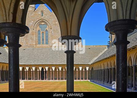 Chiostro, frammento, Abbazia di Mont Saint Michel, Normandia, Francia Foto Stock