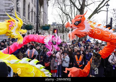 Londra, Regno Unito. 11 febbraio 2024. Gli artisti che partecipano alla tradizionale parata del capodanno cinese nella Chinatown di Londra per celebrare il capodanno lunare 2024, anno del drago. Crediti: Marcin Rogozinski/Alamy Live News Foto Stock
