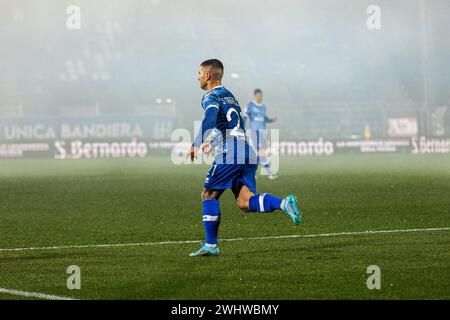 Como, Italia. 9 febbraio 2024. Gabriel Strettezza (Como 1907) visto in azione durante la partita di serie B tra Como 1907 e Brescia allo Stadio Comunale G. Sinigaglia. Punteggio finale; Como 1907 1-0 Brescia. (Foto di Mattia Martegani/SOPA Images/Sipa USA) credito: SIPA USA/Alamy Live News Foto Stock