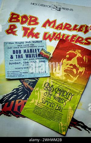 Biglietto, programma e badge smaltato per l'ultimo concerto di Bob Marley nel Regno Unito nel 1980. Parte del tour Tuff Gong and Island per l'album Uprising. Anche in Foto Stock