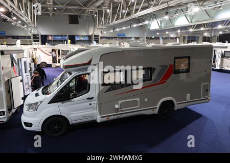 Camping car expo al Parc Expo di Mulhouse, Francia. Più di 150 camper, furgoni, furgoni convertiti e roulotte sono esposti per questa occasione. Foto Stock