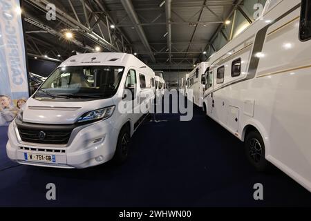 Camping car expo al Parc Expo di Mulhouse, Francia. Più di 150 camper, furgoni, furgoni convertiti e roulotte sono esposti per questa occasione. Foto Stock