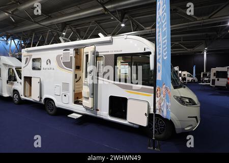 Camping car expo al Parc Expo di Mulhouse, Francia. Più di 150 camper, furgoni, furgoni convertiti e roulotte sono esposti per questa occasione. Foto Stock