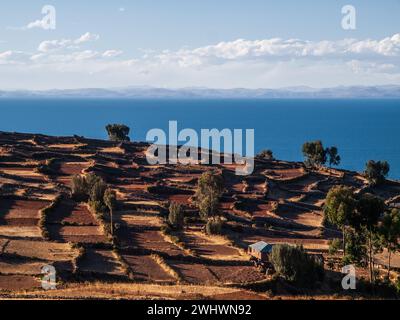 Fotografia paesaggistica del lago Titicaca dall'isola di Amantani, Puno, Perù Foto Stock