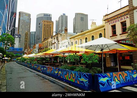 Skyline di Sydney Australia da St George Street nella zona di Rocks Foto Stock