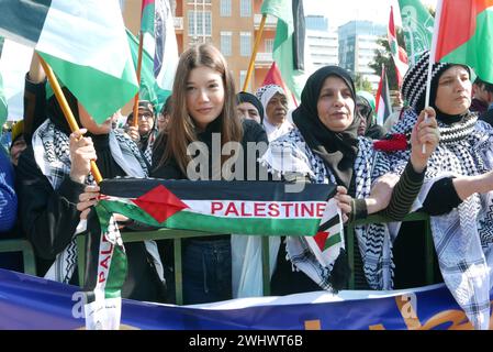 Beirut, Libano. 11 febbraio 2024. Un colpo di protesta pro Palestina a Beirut, Libano, 11 febbraio 2024. (Foto di Elisa Gestri/Sipa USA) credito: SIPA USA/Alamy Live News Foto Stock