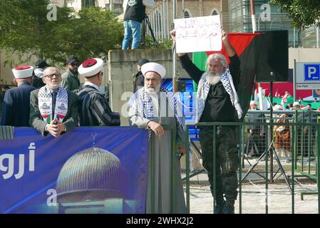 Beirut, Libano. 11 febbraio 2024. Un colpo di protesta pro Palestina a Beirut, Libano, 11 febbraio 2024. (Foto di Elisa Gestri/Sipa USA) credito: SIPA USA/Alamy Live News Foto Stock