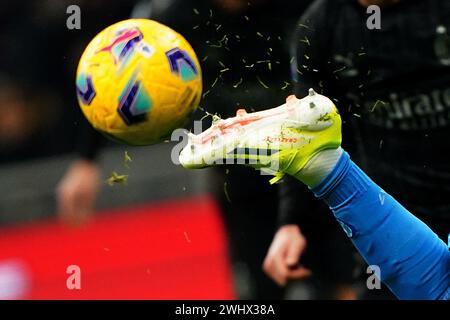 Milano, Italia. 6 gennaio 2024. Foto Spada/LaPresse 11 febbraio 2024 - Milano, Italia - sport, calcio - Milano vs Napoli - Campionato italiano di calcio serie A TIM 2023/2024 - Stadio San Siro. Nella foto: contrasto di gioco, dettaglio Febraury 11 2024, 2024 Milano, Italia - sport, calcio - Milano vs Napoli - Campionato Italiano di calcio serie A 2023/2024 - Stadio San Siro. Nella foto:: Playgamr credito: LaPresse/Alamy Live News Foto Stock