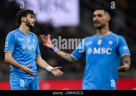 Milano, Italia. 11 febbraio 2024. Khvicha Kvaratskhelia della SSC Napoli si presenta abbattuto accanto a Matteo Politano della SSC Napoli durante la partita di calcio di serie A tra l'AC Milan e il SSC Napoli. Crediti: Nicolò campo/Alamy Live News Foto Stock