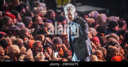 Schladming, Steiermark, Österreich: Robbie Williams im Konzert zur Saisoneröffnung der Wintersaison 2023 / 2024 apertura sci Schladming Dachstein Planai, Hauser Kaibling, Reiteralm, Hochwurzen - Weltstar, VIP, Promi *** Schladming, Stiria, Austria Robbie Williams in concerto all'apertura della stagione invernale 2023 2024 apertura sci Schladming Dachstein Planai, Hauser Kaibling, Reiteralm, Hochwurzen World star, VIP, copyright delle celebrità: xJoeranxSteinsiekx Foto Stock