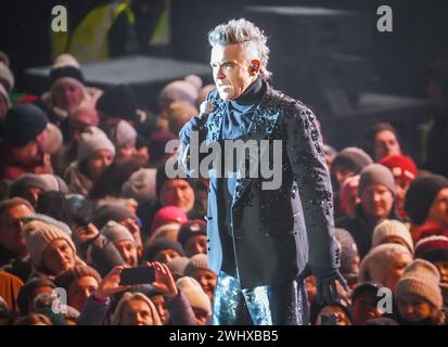 Schladming, Steiermark, Österreich: Robbie Williams im Konzert zur Saisoneröffnung der Wintersaison 2023 / 2024 apertura sci Schladming Dachstein Planai, Hauser Kaibling, Reiteralm, Hochwurzen - Weltstar, VIP, Promi *** Schladming, Stiria, Austria Robbie Williams in concerto all'apertura della stagione invernale 2023 2024 apertura sci Schladming Dachstein Planai, Hauser Kaibling, Reiteralm, Hochwurzen World star, VIP, copyright delle celebrità: xJoeranxSteinsiekx Foto Stock