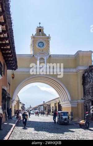 Arco di Santa Catalina, Calle del Arco, Antigua, dipartimento di Sacatepéquez, Repubblica del Guatemala Foto Stock