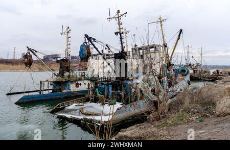 La vecchia nave si arenò in Ucraina Foto Stock