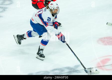 Minneapolis, Minnesota, Stati Uniti. 11 febbraio 2024. Durante il 2° periodo della rivalità 2024 Series tra USA e Canada allo Xcel Energy Center di St. Paul, Minnesota, l'11 febbraio 2024. Il Canada ha vinto 6-1. (Immagine di credito: © Steven Garcia/ZUMA Press Wire) SOLO PER USO EDITORIALE! Non per USO commerciale! Foto Stock