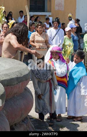 Giovanni Battista Battista Battista bambini. Domenica delle Palme rievocazione di eventi nella vita di Gesù, da parte del gruppo Luna LLena (Luna piena). Foto Stock