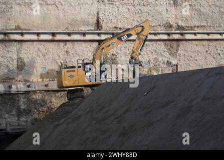 Escavatore a marchio Caterpillar Foto Stock