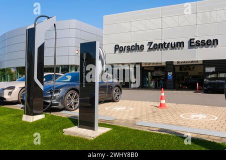 Punto di ricarica della batteria presso il centro Porsche di Essen Foto Stock