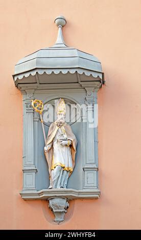 Figura di un santo nella città vecchia di Costanza Foto Stock