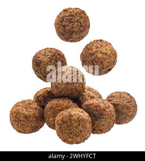 Sfere di falafel isolate su sfondo bianco, profondità di campo completa Foto Stock