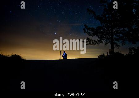 Astrofotografia notturna, Mt. Figueroa, California centrale, cieli stellati, panorama celeste, vedute astronomiche, paesaggi notturni Foto Stock