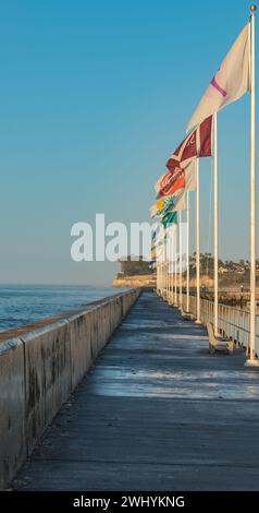 Porto di Santa Barbara, Breakwater, alba, scena costiera, ingresso al porto, luce mattutina, struttura Breakwater Foto Stock