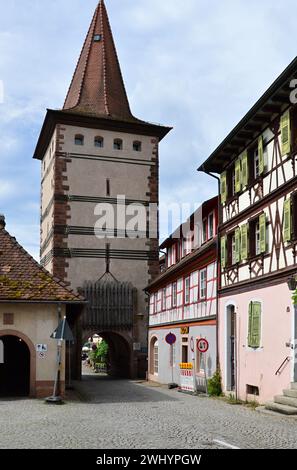 Porta storica e Torre nella città vecchia di Gengenbach, Baden - Wuerttemberg Foto Stock