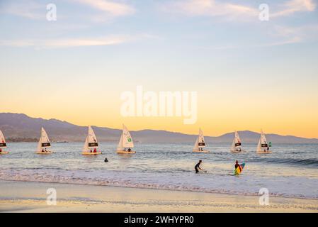 Surf, Sandspit, porto di Santa Barbara, Surf, Sport, bodyboard, Perfect Wave, Ocean, Water, Recreation, tempo libero Foto Stock