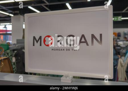 arcachon , Francia - 02 12 2024 : marchio Morgan con logo e testo nella catena di negozi di abbigliamento femminile e femminile Foto Stock