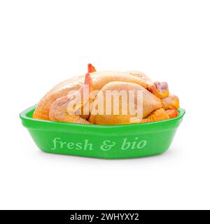 Pollo alimentato a mais in un vassoio di imballaggio verde Foto Stock