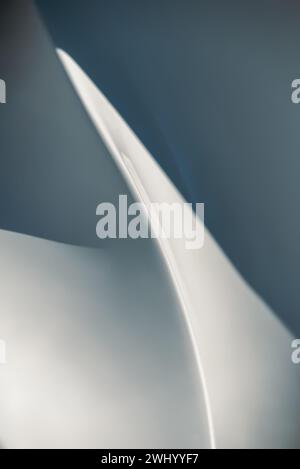 Sfondo astratto blu e grigio da linee curve di forme geometriche Foto Stock